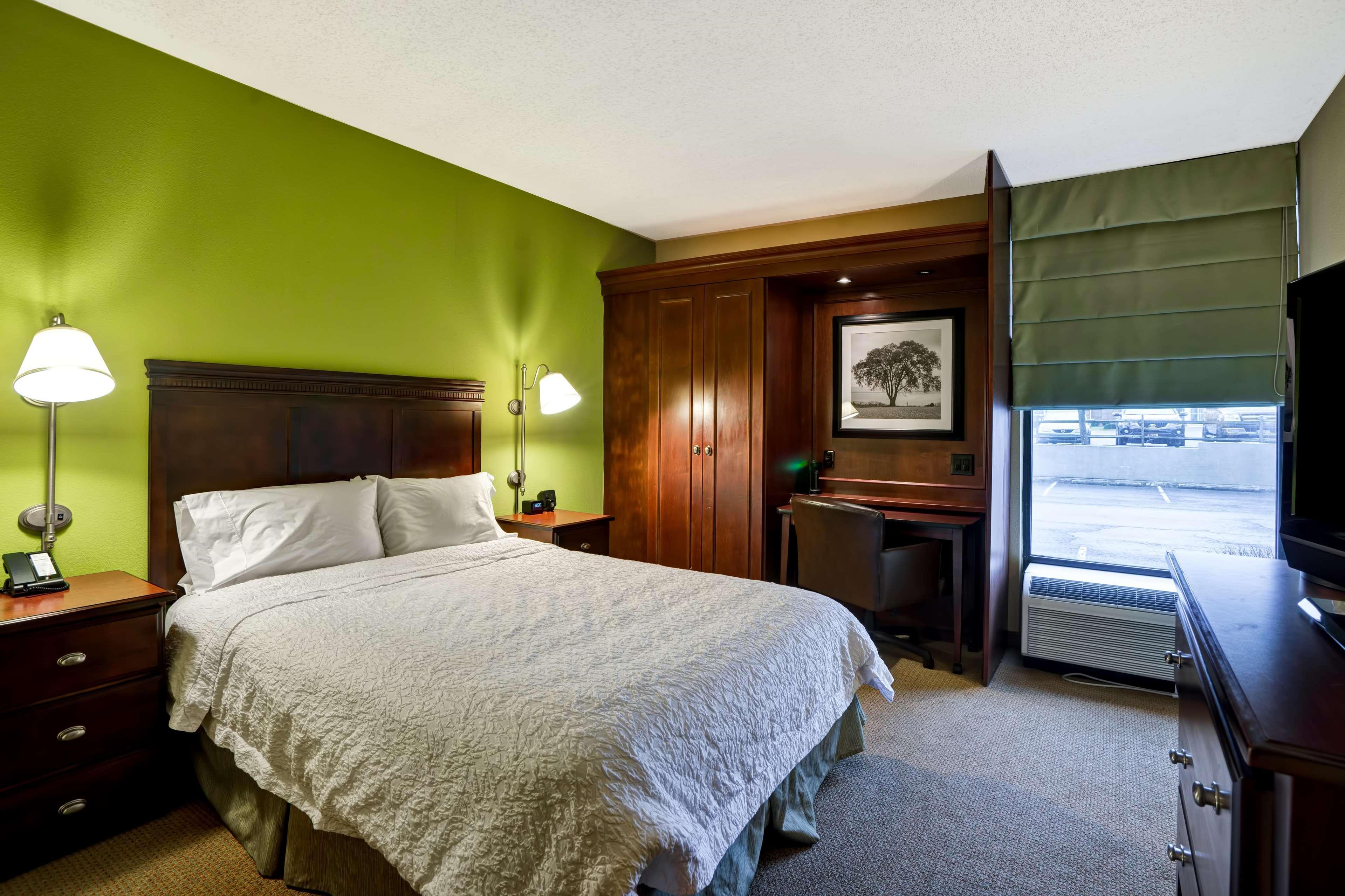 Hampton Inn Моргантаун Екстериор снимка