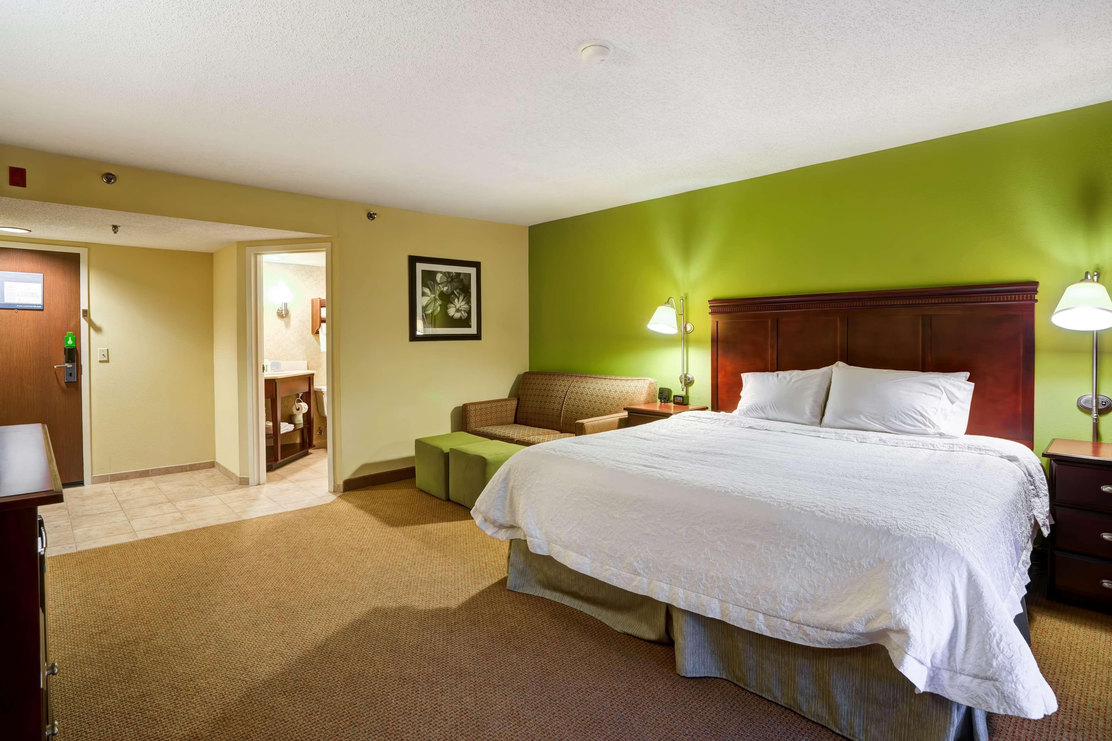 Hampton Inn Моргантаун Екстериор снимка