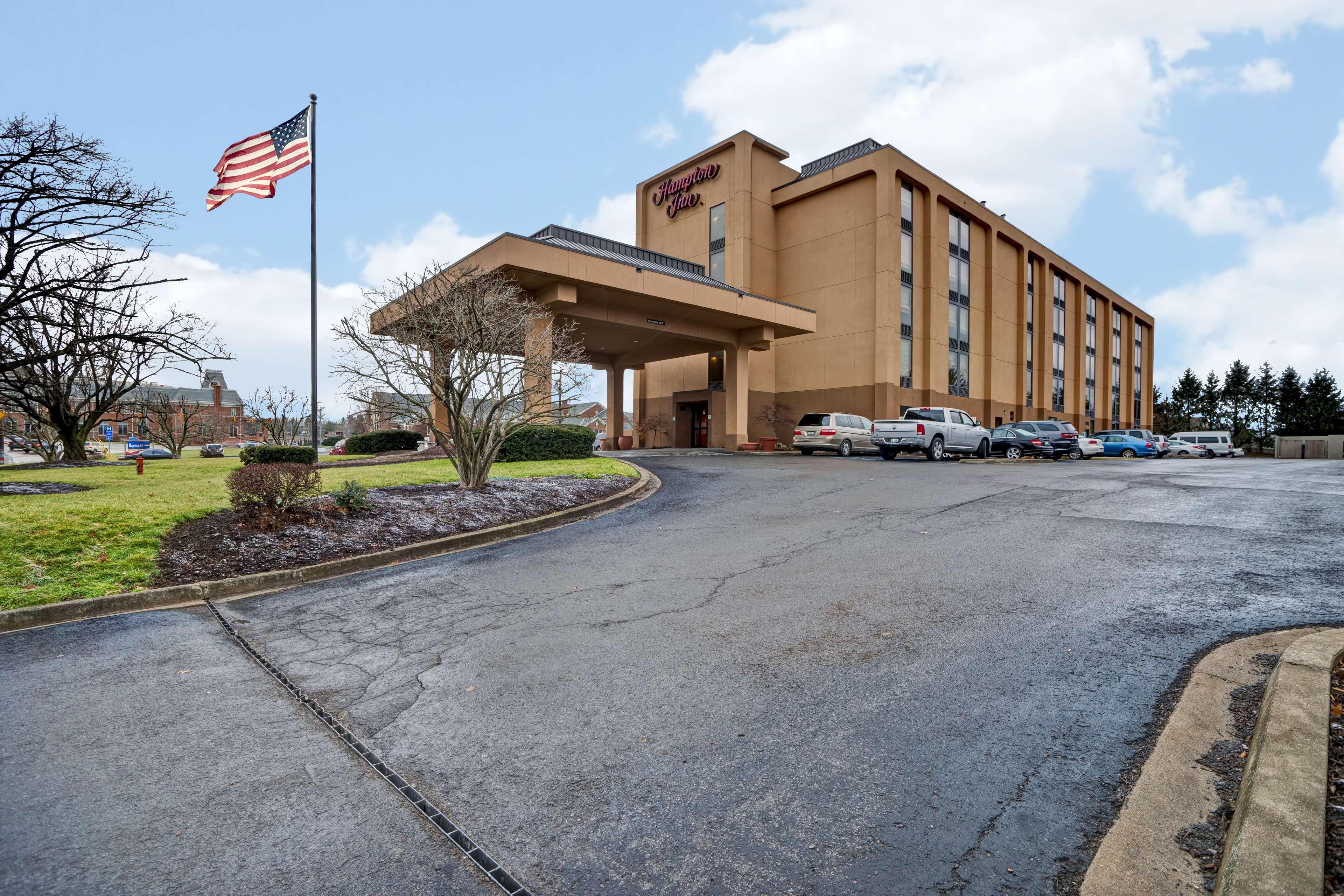 Hampton Inn Моргантаун Екстериор снимка
