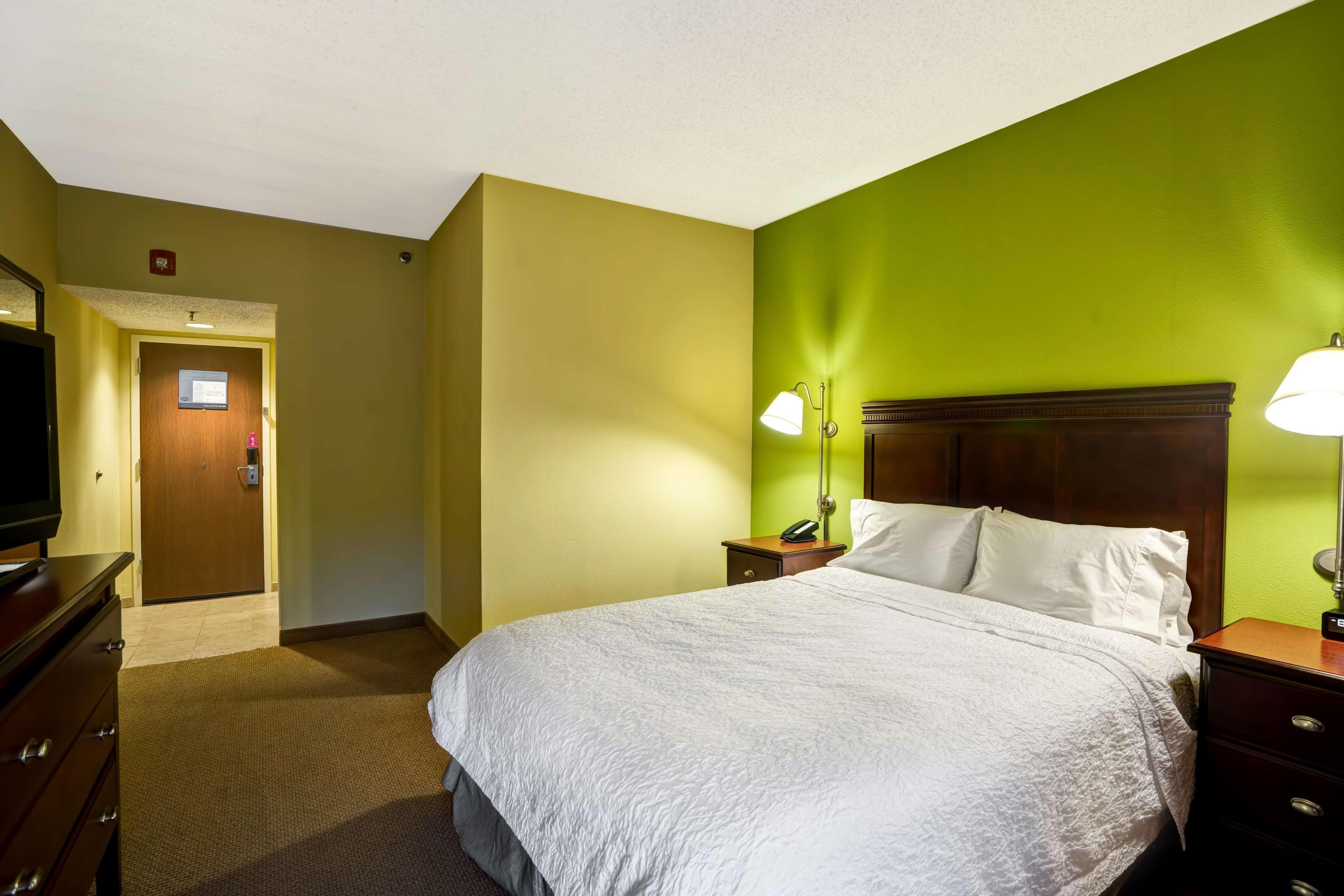 Hampton Inn Моргантаун Екстериор снимка