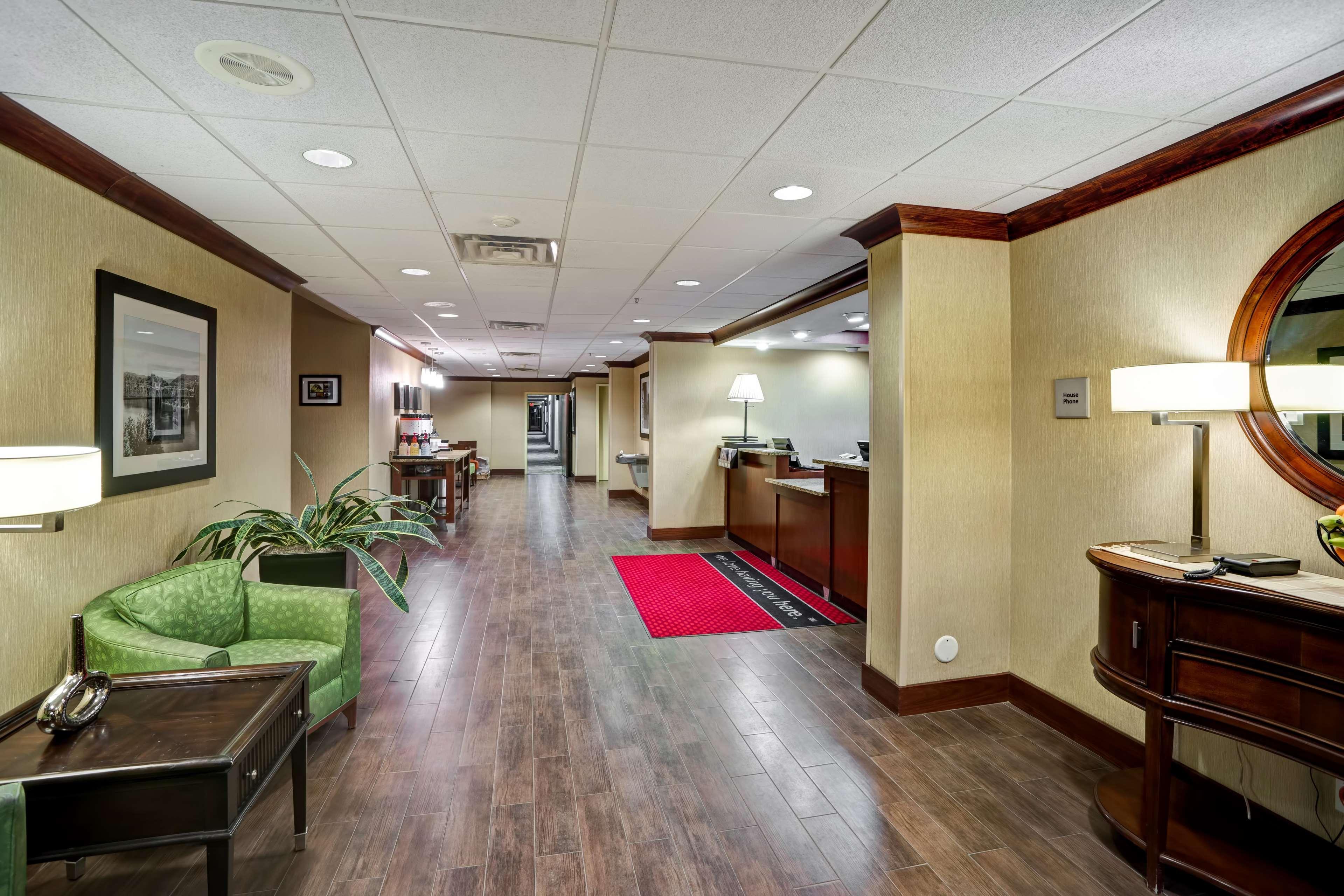 Hampton Inn Моргантаун Екстериор снимка
