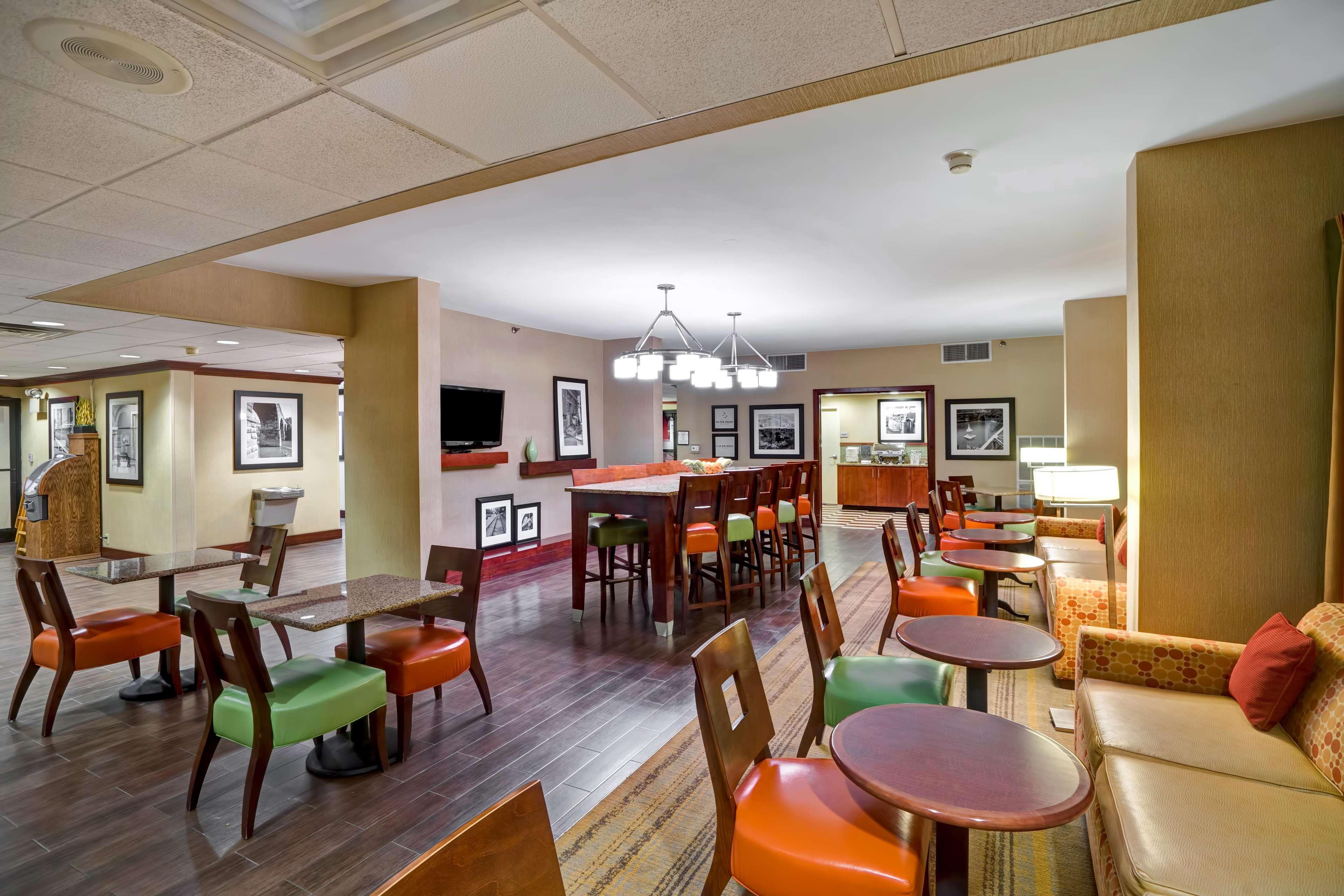 Hampton Inn Моргантаун Екстериор снимка