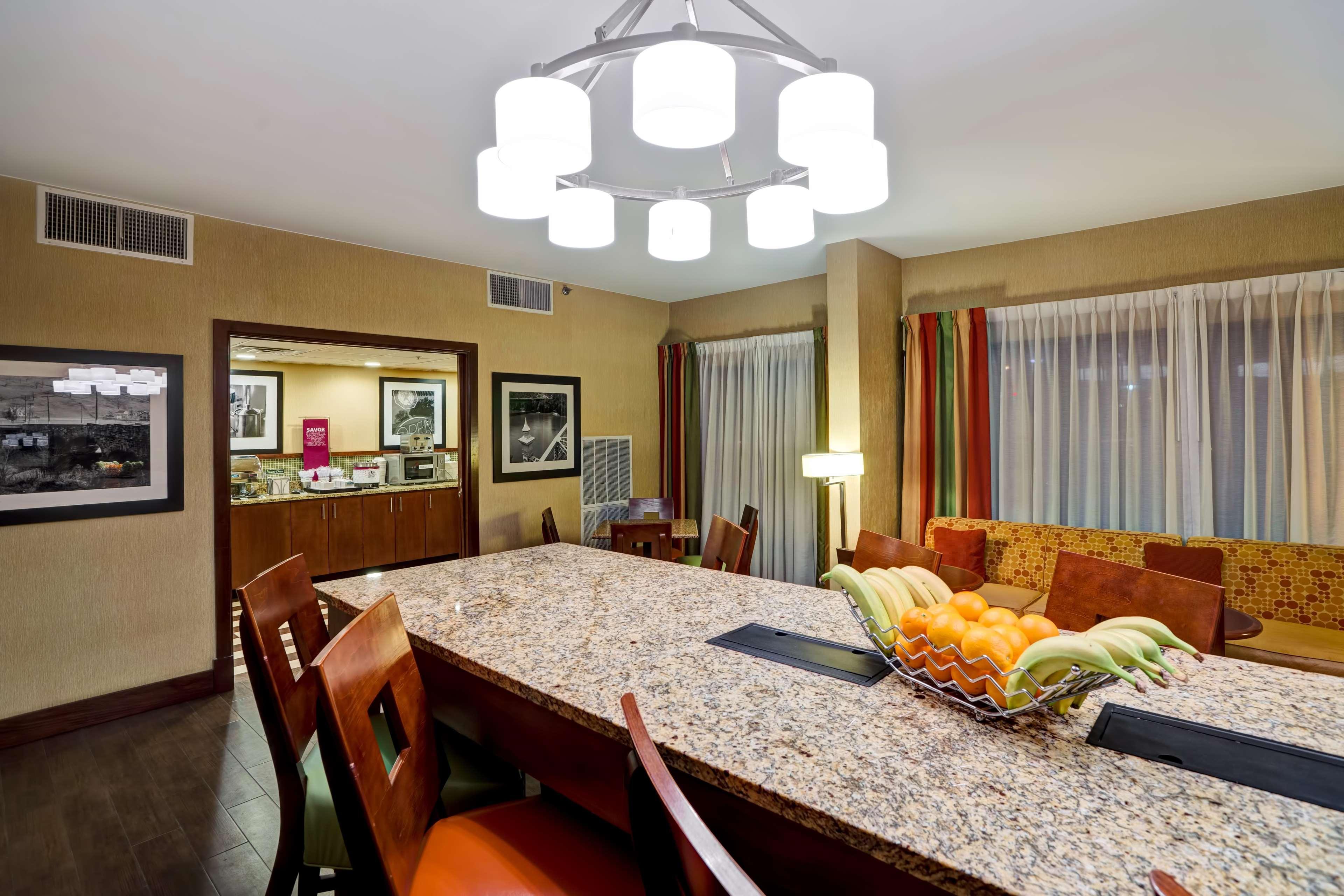 Hampton Inn Моргантаун Екстериор снимка