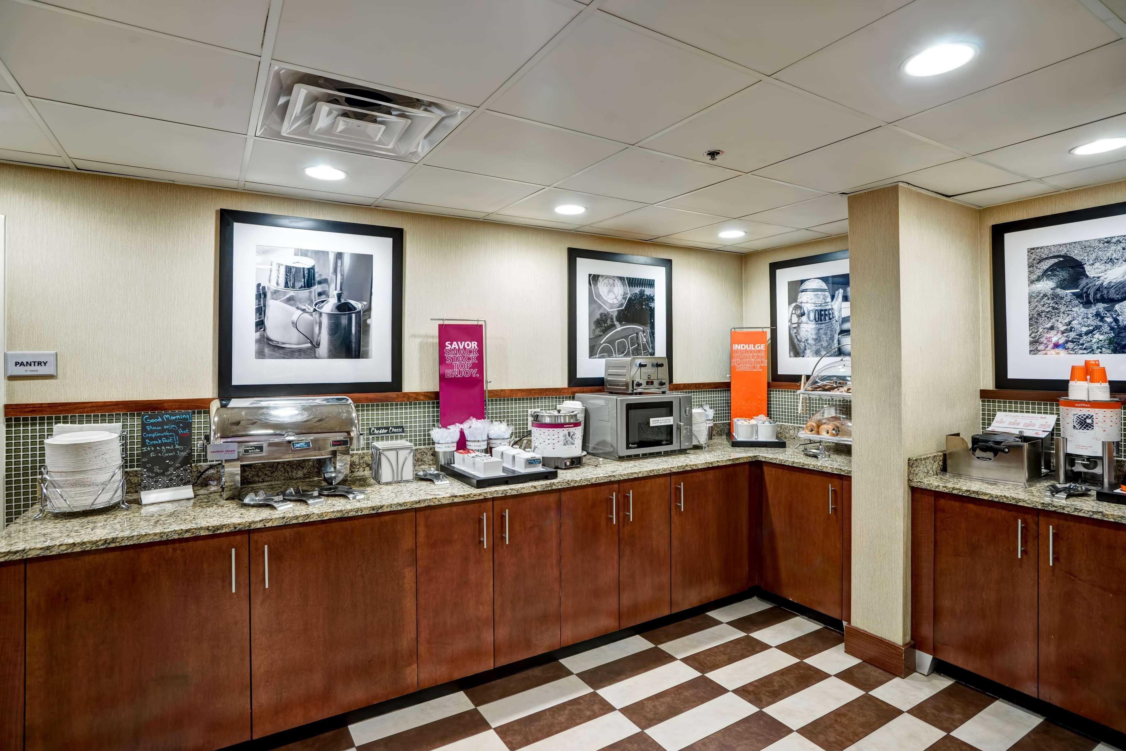 Hampton Inn Моргантаун Екстериор снимка