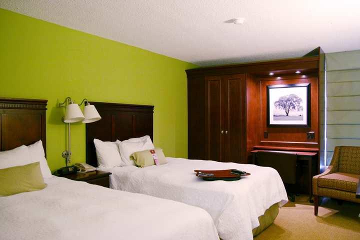 Hampton Inn Моргантаун Екстериор снимка