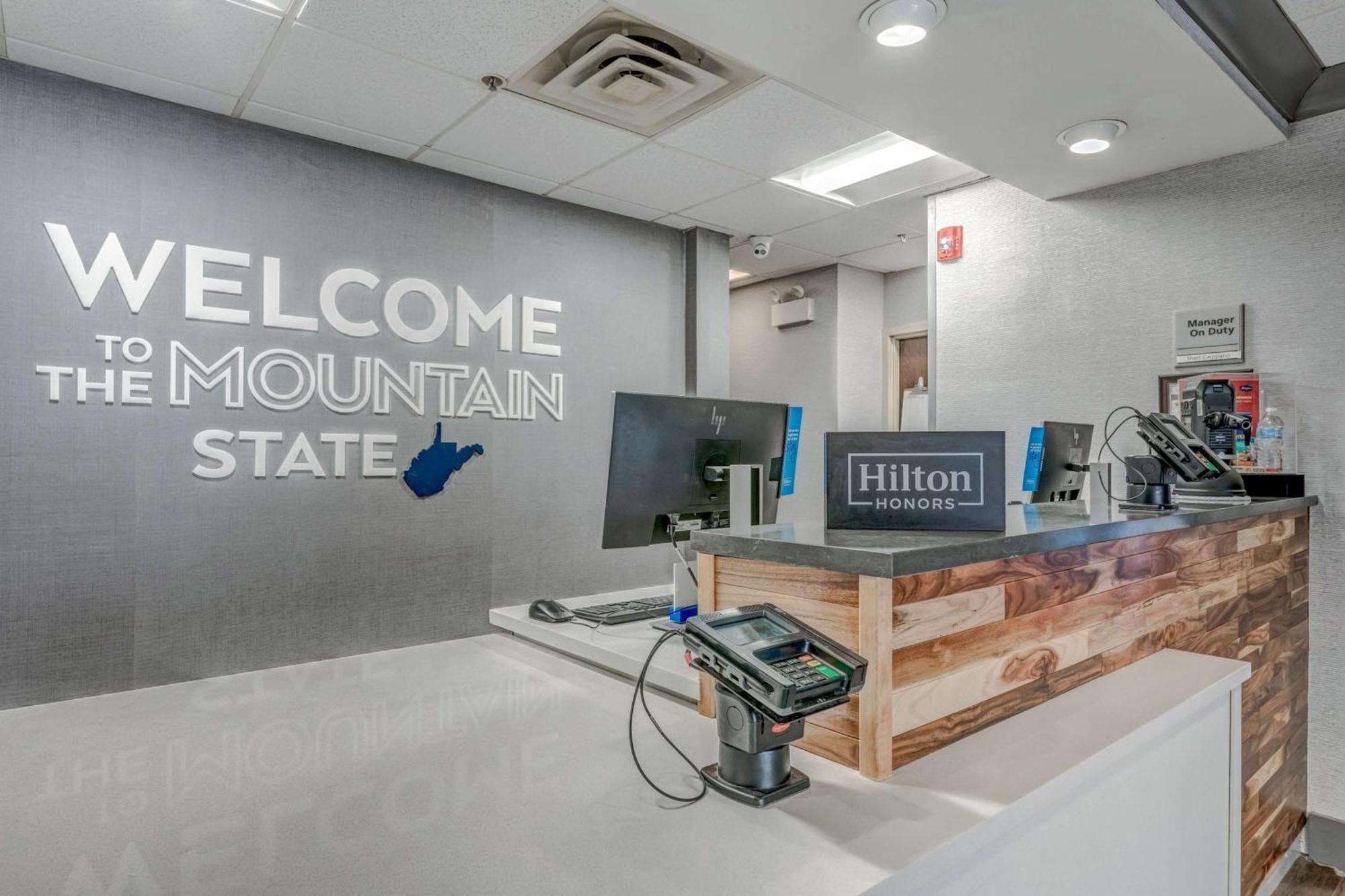 Hampton Inn Моргантаун Екстериор снимка