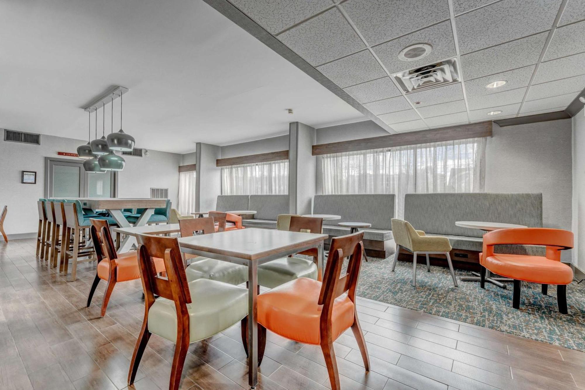 Hampton Inn Моргантаун Екстериор снимка