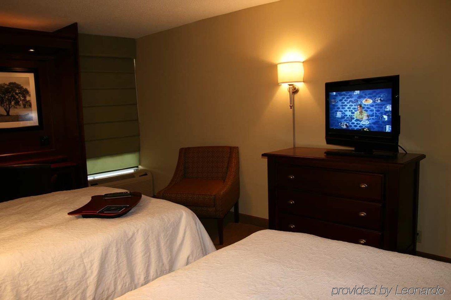 Hampton Inn Моргантаун Стая снимка