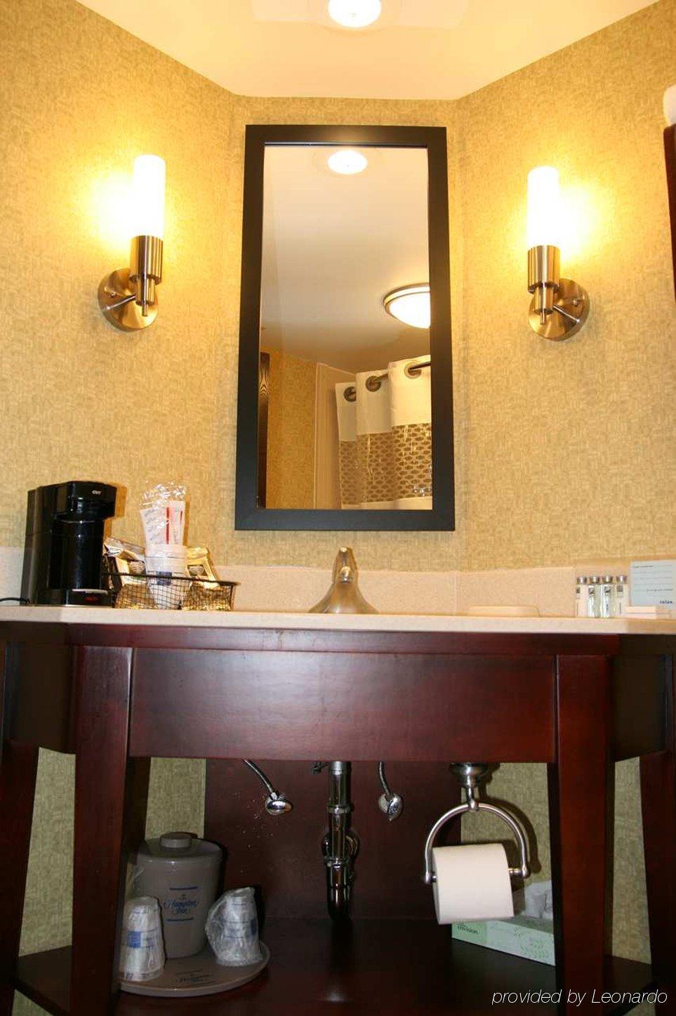 Hampton Inn Моргантаун Стая снимка